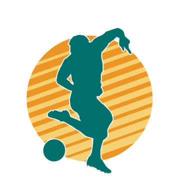 Top tekmeleyen bir erkek futbolcunun silueti. Hareket halindeki bir futbolcunun silueti.