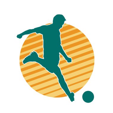 Top tekmeleyen bir erkek futbolcunun silueti. Hareket halindeki bir futbolcunun silueti.