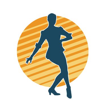 Hareketli bir kadın dansçının silueti. Dans eden zayıf bir kadının silueti..