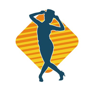 Hareketli kadın kabare dansçısının silueti. Şık kıyafetli bir kadının silueti mutlu bir şekilde dans ediyor..