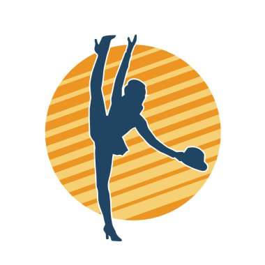 Hareketli kadın kabare dansçısının silueti. Şık kıyafetli bir kadının silueti mutlu bir şekilde dans ediyor..