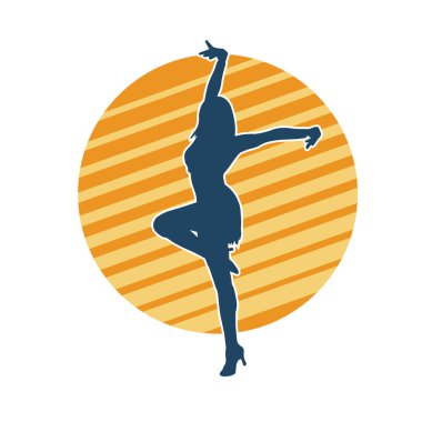 Hareketli bir kadın dansçının silueti. Dans eden zayıf bir kadının silueti..