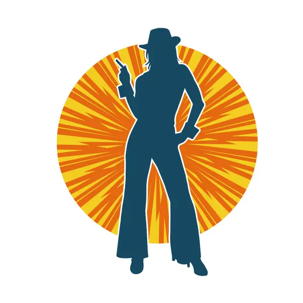 Uzun pantolon ve fötr şapka giyen zayıf bir kadın modelin silueti..