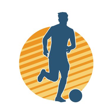 Top tekmeleyen bir erkek futbolcunun silueti. Hareket halindeki bir futbolcunun silueti.