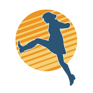 Mutlu bir kadının silueti atlama pozu. Bir kız modelin silueti sıçrar.