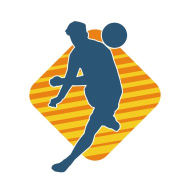 Top tekmeleyen bir erkek futbolcunun silueti. Hareket halindeki bir futbolcunun silueti.