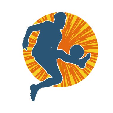 Top tekmeleyen bir erkek futbolcunun silueti. Hareket halindeki bir futbolcunun silueti.