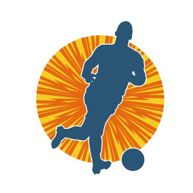 Top tekmeleyen bir erkek futbolcunun silueti. Hareket halindeki bir futbolcunun silueti.