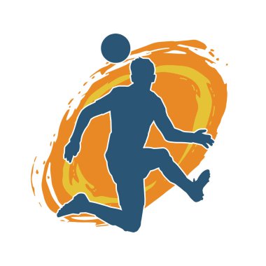 Top tekmeleyen bir erkek futbolcunun silueti. Hareket halindeki bir futbolcunun silueti.