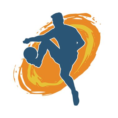 Top tekmeleyen bir erkek futbolcunun silueti. Hareket halindeki bir futbolcunun silueti.