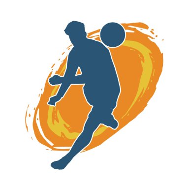 Top tekmeleyen bir erkek futbolcunun silueti. Hareket halindeki bir futbolcunun silueti.