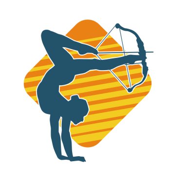 Kadın okçunun silueti akrobatik poz vermeyi hedefliyor. Okçuluk akrobasisi pozu veren bir kadının silueti.. 