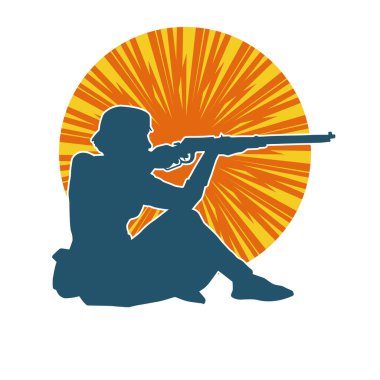 Kadın bir tetikçinin silüeti tüfek silahını doğrultuyor. Uzun namlulu ateşli silahla ateş eden bir kadın dövüşçünün silüeti..