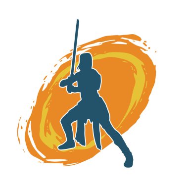 Bir kadın dövüşçünün silueti kılıç taşırken poz veriyor..