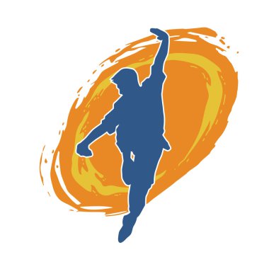 Doğu dövüş sanatı pozu veren bir adamın silueti. Dövüş sanatlarında bir erkeğin silueti..