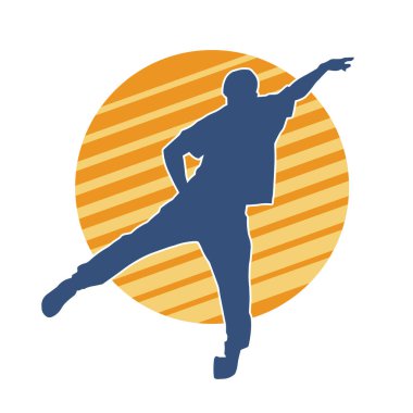 Hareket halindeki bir erkek dansçının silueti. Dans eden zayıf bir adamın silueti..