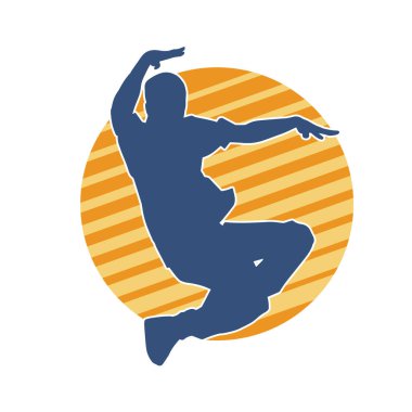 Hareket halindeki bir erkek dansçının silueti. Dans eden zayıf bir adamın silueti..