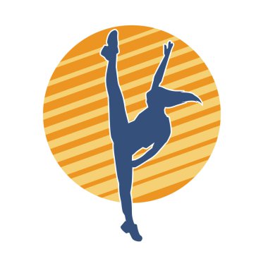 Hareketli bir kadın dansçının silueti. Dans eden zayıf bir kadının silueti..