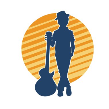 Akustik gitarlı genç bir çocuğun silueti. Akustik gitar enstrümanı olan genç bir müzisyenin silüeti..