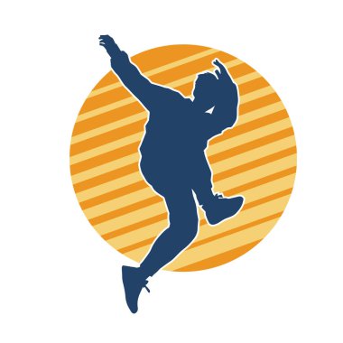 Hareket halindeki bir erkek dansçının silueti. Dans eden zayıf bir adamın silueti..