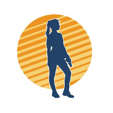 Kadın dövüşçü silueti. Tabanca ya da tabanca taşıyor..