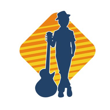 Akustik gitarlı genç bir çocuğun silueti. Akustik gitar enstrümanı olan genç bir müzisyenin silüeti..