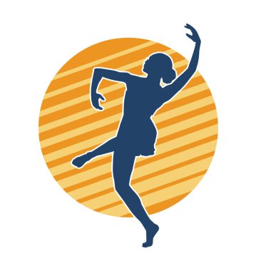 Hareketli bir kadın balerin silueti. Dans eden balerin kızın silueti..