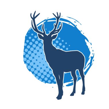 Güzel boynuzları olan vahşi bir geyik ormanının silueti.. 