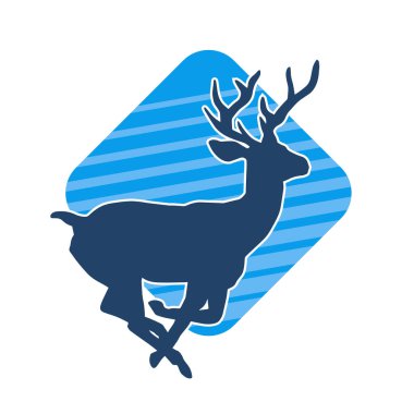 Güzel boynuzları olan vahşi bir geyik ormanının silueti.. 