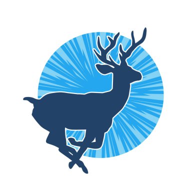 Güzel boynuzları olan vahşi bir geyik ormanının silueti.. 