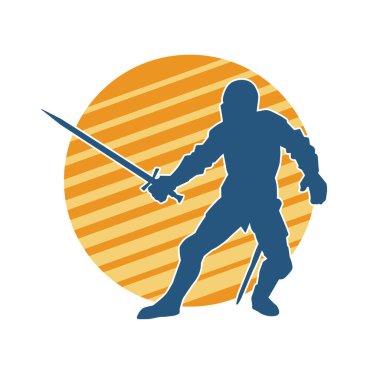 Savaş zırhı giymiş bir erkek savaşçının silueti. Kılıç ile poz veriyor..