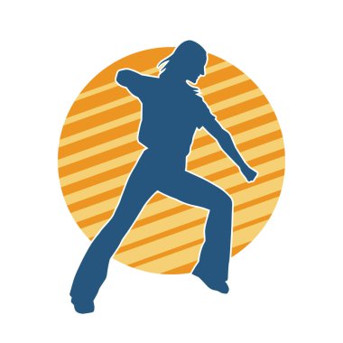 Hareketli bir kadın dansçının silueti. Dans eden zayıf bir kadının silueti..