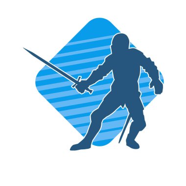 Savaş zırhı giymiş bir erkek savaşçının silueti. Kılıç ile poz veriyor..