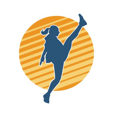 Zayıf kadın silueti egzersiz yapıyor. Spor yapan, spor yapan bir kadının silüeti.. 