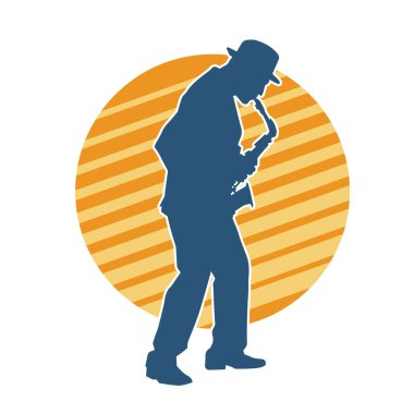 Saksafon çalan bir müzisyenin silueti.. 