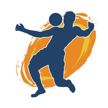 Top oynayan kaslı bir adamın silueti. Top oynayan atletik vücutlu bir erkeğin silueti..