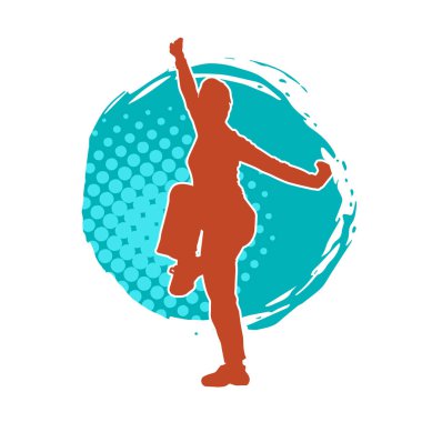 Dövüş sanatları yapan zayıf bir kadının silueti. Dövüş sanatlarında çalışan bir kadının silueti..