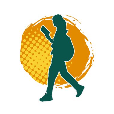 Sırt çantalı bir kadın gezginin silüeti.