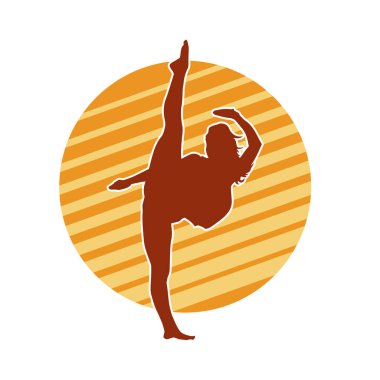 Dövüş sanatları tekmesi atan bir kadının silueti. Sportif bir kadının silueti tekme hareketi yapıyor..