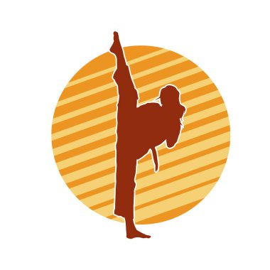 Dövüş sanatları tekmesi atan bir kadının silueti. Sportif bir kadının silueti tekme hareketi yapıyor..