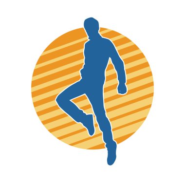 Hareket halindeki bir erkek dansçının silueti. Dans eden zayıf bir adamın silueti..