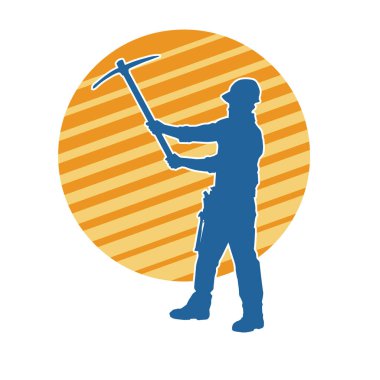 Görev sırasında baltayla dolaşan işçi kostümlü bir adamın silüeti. Bir madencinin hareket halindeki silueti balta aracı ile poz verir.