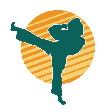 Dövüş sanatları tekmesi atan bir kadının silueti. Sportif bir kadının silueti tekme hareketi yapıyor..