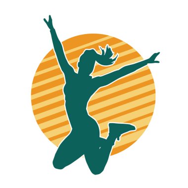 Neşeli bir şekilde atlayan mutlu, zayıf bir kadının silueti.