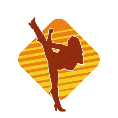 Dövüş sanatları tekmesi atan bir kadının silueti. Sportif bir kadının silueti tekme hareketi yapıyor..