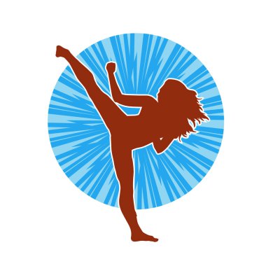 Dövüş sanatları tekmesi atan bir kadının silueti. Sportif bir kadının silueti tekme hareketi yapıyor..