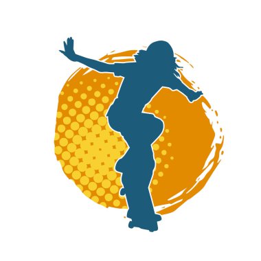 Hareket halindeki bir kadın silueti kaykay üzerinde poz veriyor. Kaykaylı şehirli bir kızın silueti..