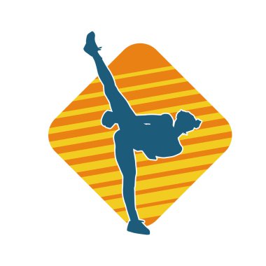 Dövüş sanatları tekmesi atan bir kadının silueti. Sportif bir kadının silueti tekme hareketi yapıyor..