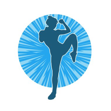 Hareketli kadın kickboksör atletinin silueti. Tekme atan bir kadının silueti..