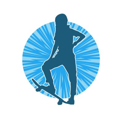 Hareket halindeki bir kadın silueti kaykay üzerinde poz veriyor. Kaykaylı şehirli bir kızın silueti..